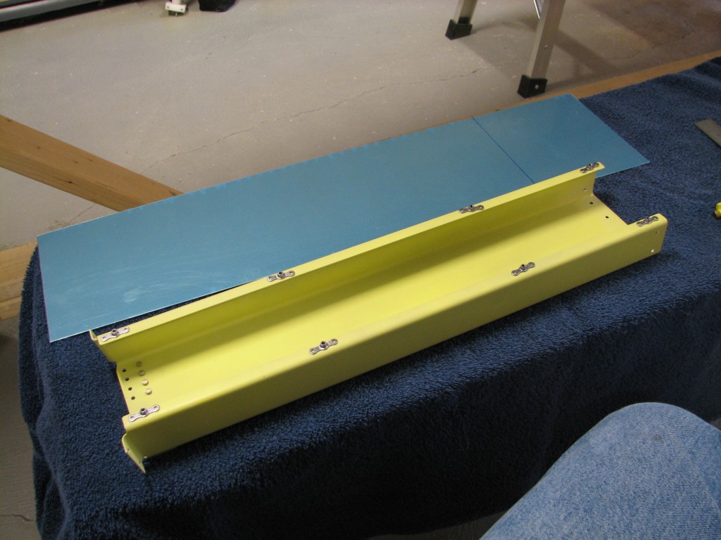 Cover plate for the rollbar channel